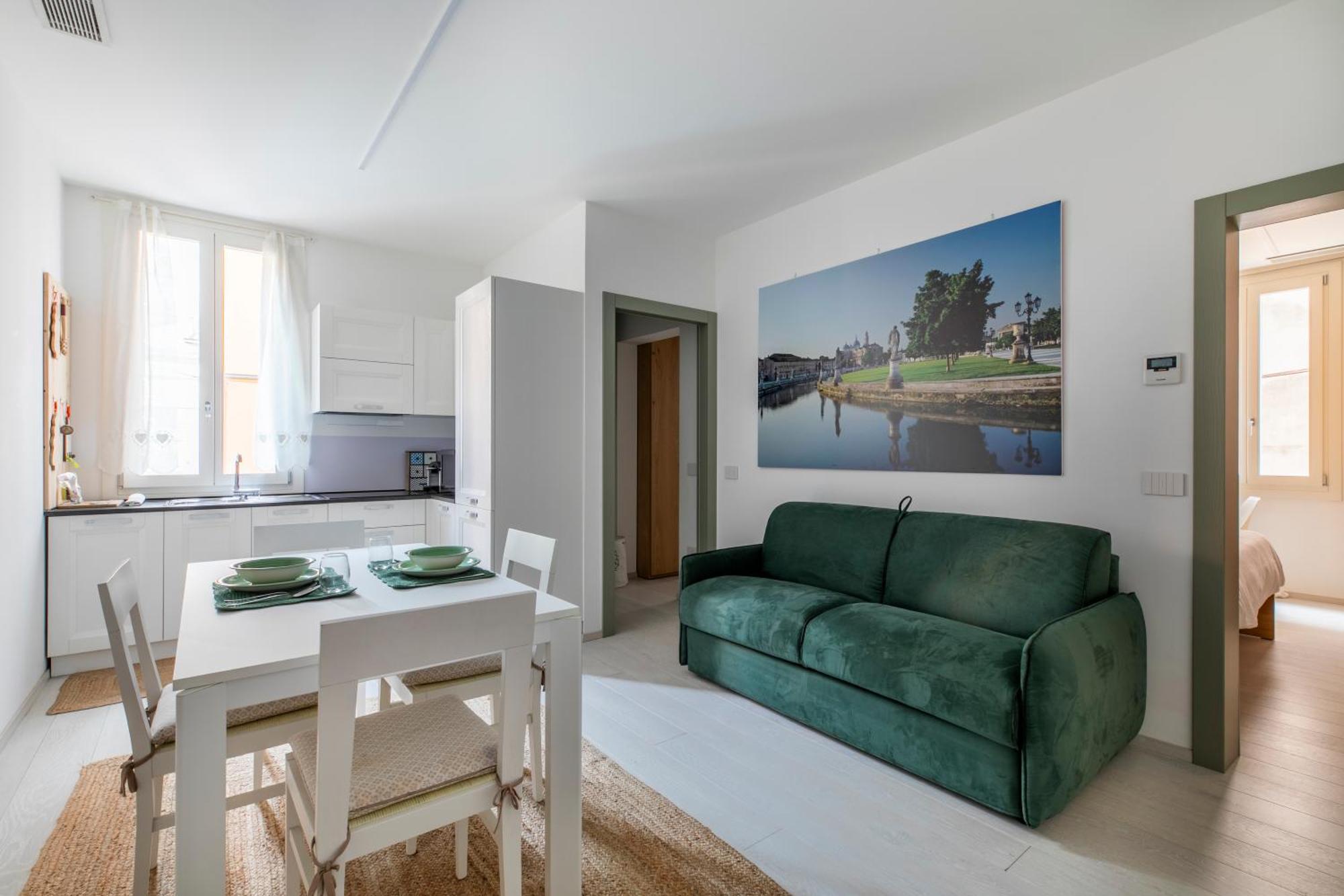 Apartment Secret Rose Garden In The Heart Of